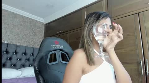 Snapshot of stella_xue chatting on January 3, 2025, 11:12 pm Estella online show from January 3, 2025, 11:12 pm