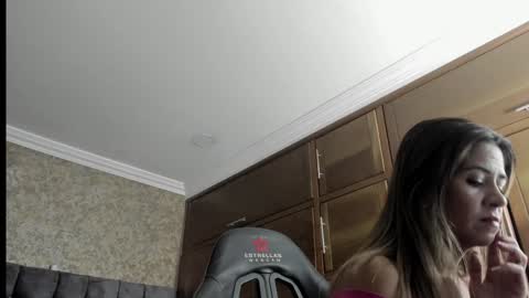 Snapshot of stella_xue chatting on January 4, 2025, 7:55 pm Estella online show from January 4, 2025, 7:55 pm