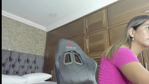 Snapshot of stella_xue chatting on January 4, 2025, 10:55 pm Estella online show from January 4, 2025, 10:55 pm