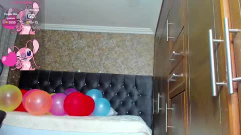 Snapshot of stella_xue chatting on February 24, 2025, 8:58 pm Estella online show from February 24, 2025, 8:58 pm