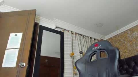 Snapshot of stella_xue chatting on March 2, 2025, 2:30 am Estella online show from March 2, 2025, 2:30 am