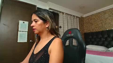 Snapshot of stella_xue chatting on September 8, 2025, 7:35 pm Estella online show from September 8, 2025, 7:35 pm