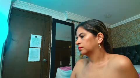 Snapshot of stella_xue chatting on September 13, 2025, 8:52 pm Estella online show from September 13, 2025, 8:52 pm