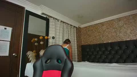 Snapshot of stella_xue chatting on September 15, 2025, 10:21 pm Estella online show from September 15, 2025, 10:21 pm