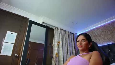 Snapshot of stella_xue chatting on October 9, 2025, 9:57 pm Estella online show from October 9, 2025, 9:57 pm
