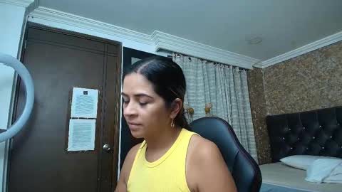 Snapshot of stella_xue chatting on October 18, 2025, 9:26 pm Estella online show from October 18, 2025, 9:26 pm