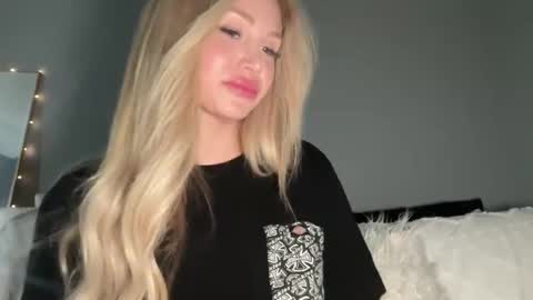 Snapshot of stellacummings chatting on March 3, 2025, 12:48 am Stella Bella online show from March 3, 2025, 12:48 am