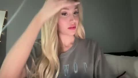 Snapshot of stellacummings chatting on March 7, 2025, 2:25 am Stella Bella online show from March 7, 2025, 2:25 am