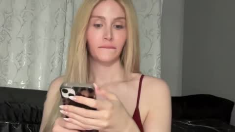 Snapshot of stellacummings chatting on September 17, 2025, 3:30 am Stella Bella online show from September 17, 2025, 3:30 am