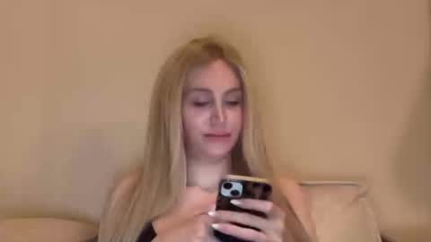 Snapshot of stellacummings chatting on October 1, 2025, 1:11 am Stella Bella online show from October 1, 2025, 1:11 am