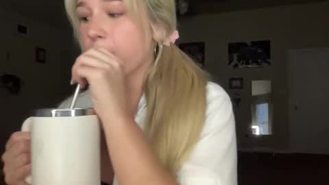 Snapshot of stellaraexox chatting on October 15, 2025, 12:11 am stellaraexox online show from October 15, 2025, 12:11 am