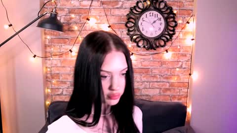 Snapshot of stellary_shy chatting on December 19, 2024, 2:02 pm Stellary online show from December 19, 2024, 2:02 pm