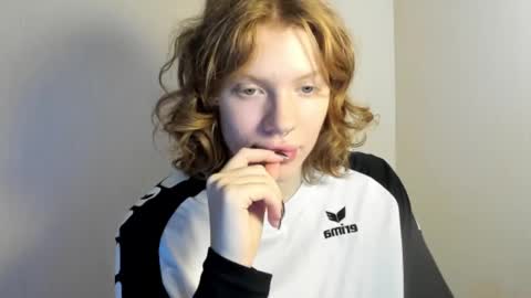 S T E L L A online show from November 5, 2025, 9:09 am