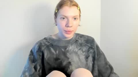 S T E L L A online show from November 11, 2025, 9:53 am