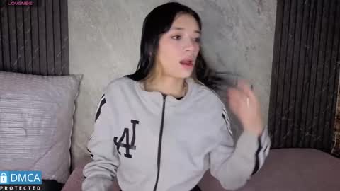 Stepha online show from November 7, 2025, 11:32 am