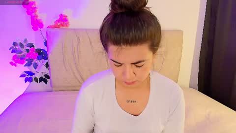 Snapshot of stepha_sweet chatting on June 14, 2026, 1:58 am Emma online show from June 14, 2026, 1:58 am