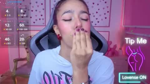 Stephania online show from December 17, 2025, 12:00 pm