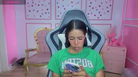 Stephania online show from February 9, 2026, 12:20 pm