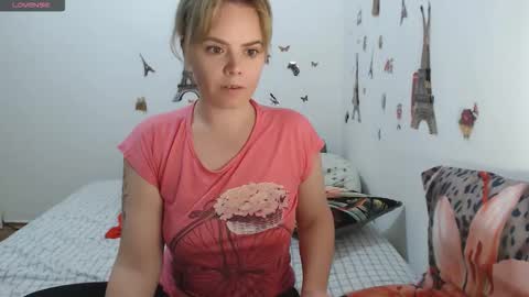 Stephanie   online show from November 4, 2025, 11:31 am