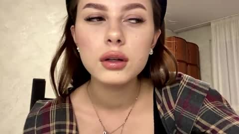 Stephani online show from March 31, 2026, 3:23 pm