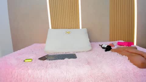 Stephany online show from October 27, 2025, 3:43 am