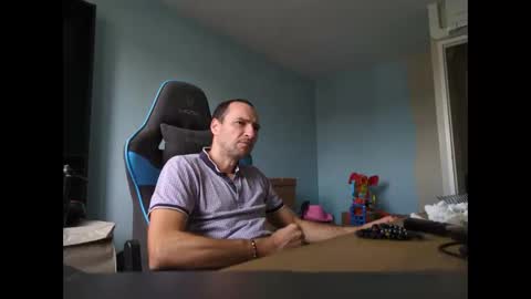 Snapshot of stickolive1 chatting on September 12, 2025, 1:11 pm stickolive1 online show from September 12, 2025, 1:11 pm