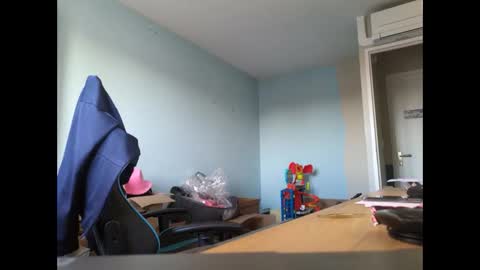 Snapshot of stickolive1 chatting on December 17, 2025, 3:18 pm stickolive1 online show from December 17, 2025, 3:18 pm