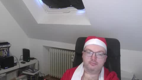 Snapshot of still_alive1985 chatting on December 4, 2025, 7:17 am Oliver online show from December 4, 2025, 7:17 am