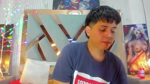 Snapshot of stiven_pooh chatting on December 19, 2024, 3:40 am Steven Pooh online show from December 19, 2024, 3:40 am