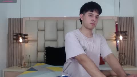 Snapshot of stiven_pooh chatting on December 19, 2024, 9:38 pm Steven Pooh online show from December 19, 2024, 9:38 pm