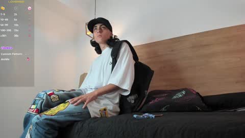 stivenbenet1 online show from December 2, 2024, 6:43 pm