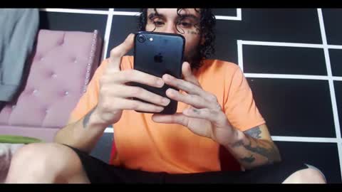 stiven online show from October 19, 2025, 5:52 am