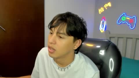 Stiwen online show from November 4, 2025, 12:37 pm