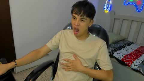 Stiwen online show from November 12, 2025, 2:17 pm