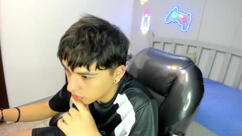 Stiwen online show from November 21, 2025, 4:16 pm