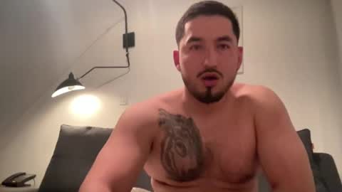 Snapshot of stonerfit chatting on February 1, 2025, 4:35 am StonerFit online show from February 1, 2025, 4:35 am