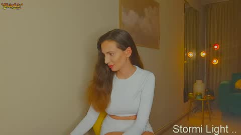 Snapshot of stormi_light chatting on April 15, 2026, 7:43 pm Stormi online show from April 15, 2026, 7:43 pm