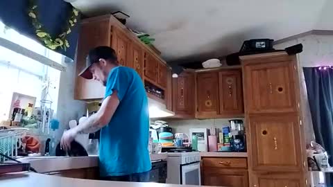 Snapshot of str33twyz3 chatting on February 2, 2025, 9:34 pm Streetwyze online show from February 2, 2025, 9:34 pm