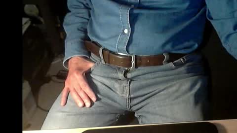 Snapshot of str8_dave chatting on April 28, 2026, 12:43 pm Dave online show from April 28, 2026, 12:43 pm