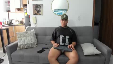 straight__friends online show from May 21, 2026, 1:51 pm