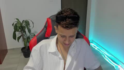 Snapshot of straight_boys_hornys chatting on January 10, 2026, 12:45 am straight_boys_hornys online show from January 10, 2026, 12:45 am