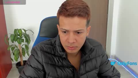 Snapshot of straight_boys_hornys chatting on January 18, 2026, 2:10 pm straight_boys_hornys online show from January 18, 2026, 2:10 pm