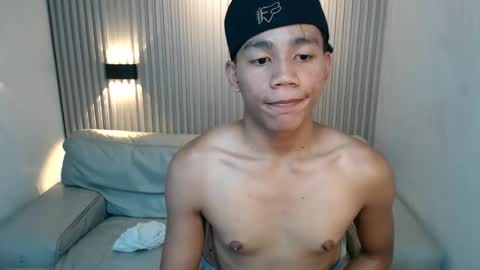 Snapshot of straight_moreno69 chatting on May 17, 2026, 1:36 am James online show from May 17, 2026, 1:36 am
