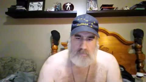 Snapshot of straightbear4you chatting on June 14, 2026, 10:39 am Straightbear4you online show from June 14, 2026, 10:39 am
