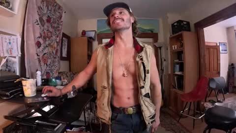 Snapshot of straightishd chatting on December 1, 2025, 5:18 pm Cowboy Zuhly online show from December 1, 2025, 5:18 pm