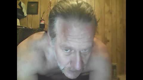 straightmaletouse online show from May 13, 2026, 9:39 am