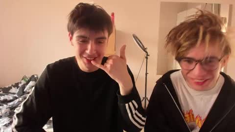 Snapshot of stralght_twinks chatting on April 18, 2026, 4:00 pm Ray online show from April 18, 2026, 4:00 pm