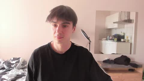 Snapshot of stralght_twinks chatting on April 21, 2026, 12:44 pm Ray online show from April 21, 2026, 12:44 pm