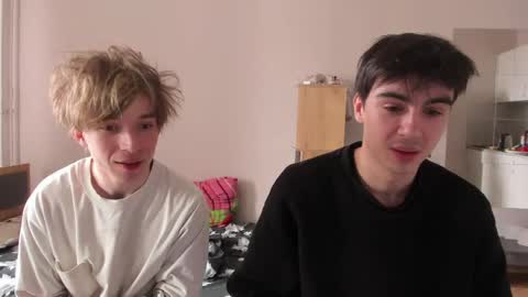 Snapshot of stralght_twinks chatting on April 22, 2026, 10:17 am Ray online show from April 22, 2026, 10:17 am