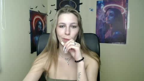 Snapshot of stranger_giirl chatting on July 8, 2026, 5:45 am Amalia online show from July 8, 2026, 5:45 am